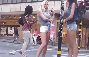 sexo xxx Succión mientras en la phone videos de sexo xxx de cerdas