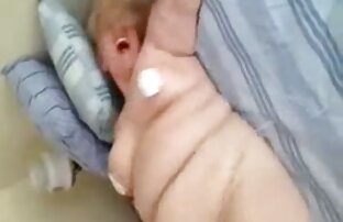 sexo xxx Hermosa cerdas pornp rubia se masturba de cerca con un consolador en el coño